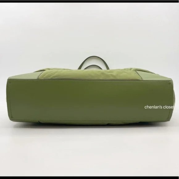 ✨🍀NeW! Tory Burch Ella Puffer Tote - Picture 8 of 12